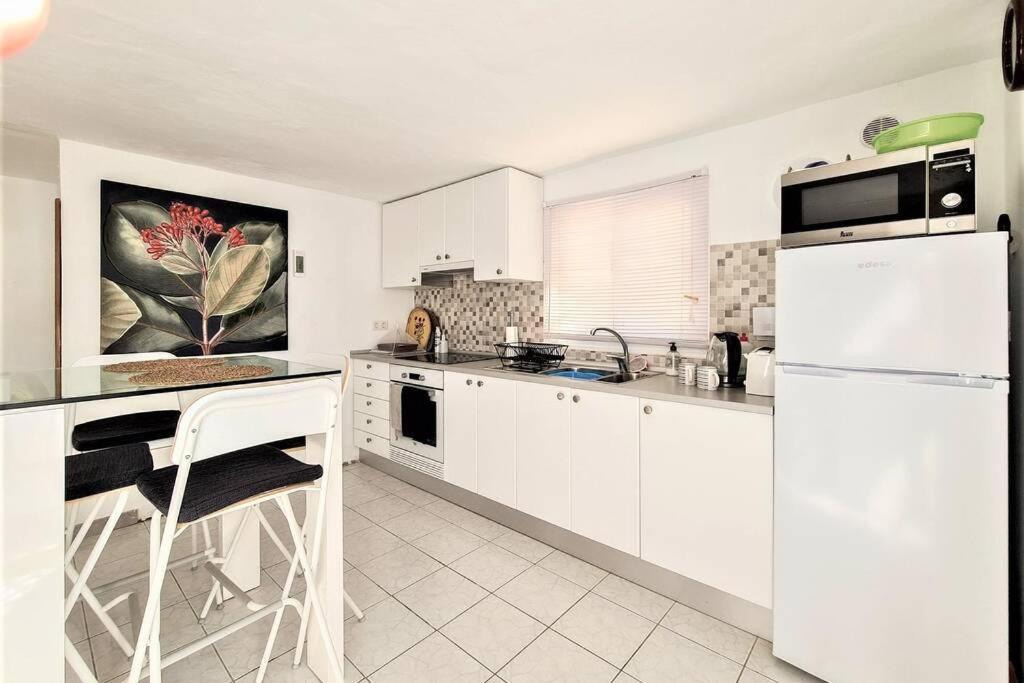 Stunning Sea View Villa With 6 Bedrooms & Heated Pool - Villa Renaissance Playa Blanca  Værelse billede
